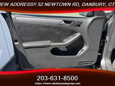Used 2016 Volkswagen Jetta Sport FWD image 10