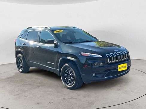 Used 2015 Jeep Cherokee Limited w/ Luxury Group AWD/4WD image 3