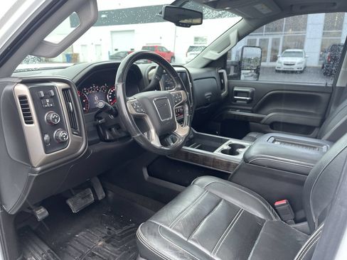 Used 2016 GMC Sierra 2500 Denali w/ Suspension Package, Off-Road AWD/4WD image 10
