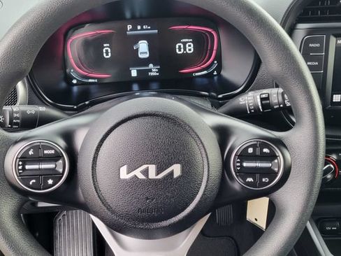 Used 2025 Kia Soul LX w/ LX Technology Package FWD image 15