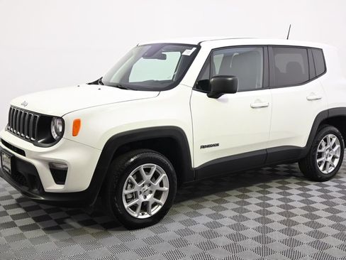 Used 2023 Jeep Renegade Latitude AWD/4WD image 2