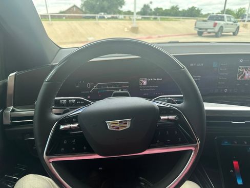 Used 2025 Cadillac Escalade Sport AWD/4WD image 11