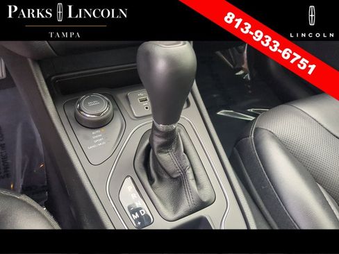 Used 2022 Jeep Cherokee Latitude Lux w/ Sun & Sound Group AWD/4WD image 26