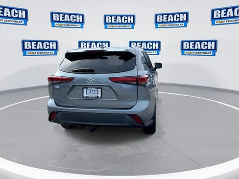 Used 2022 Toyota Highlander XLE AWD/4WD image 7