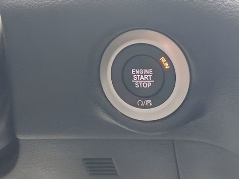 Used 2025 Chrysler Pacifica Select FWD image 20