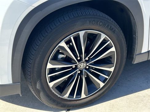 Used 2024 Toyota Grand Highlander AWD Hybrid image 9