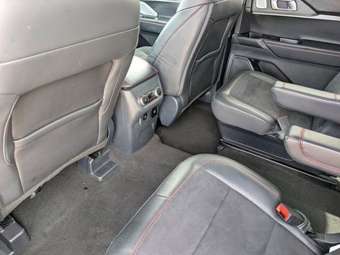 Used 2025 Ford Explorer ST image 16