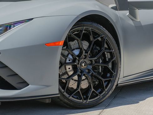 Used 2022 Lamborghini Huracan EVO RWD image 22