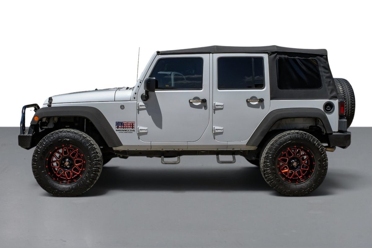 Used 2016 Jeep Wrangler Unlimited Sahara w/ Connectivity Group AWD/4WD image 9