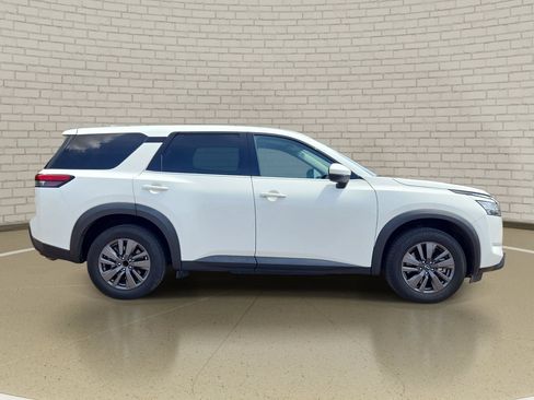 Used 2022 Nissan Pathfinder S FWD image 4