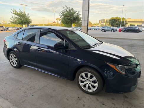 Used 2022 Toyota Corolla LE image 18