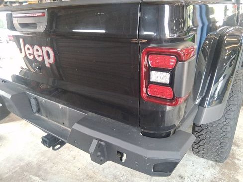 Used 2021 Jeep Gladiator Rubicon AWD/4WD image 4