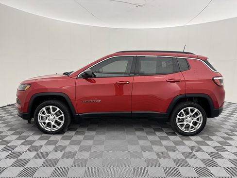 Used 2023 Jeep Compass Latitude image 5