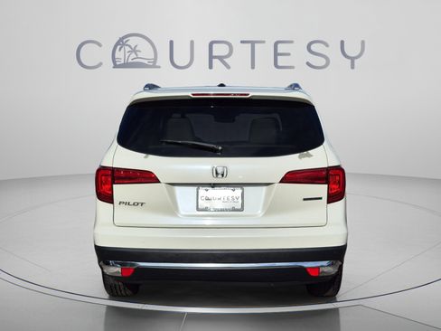 Used 2017 Honda Pilot Touring image 4