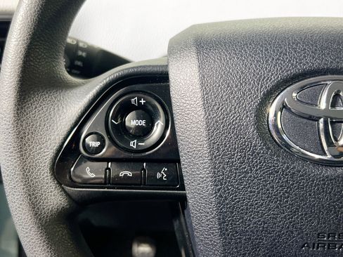 Used 2022 Toyota Prius LE FWD image 18