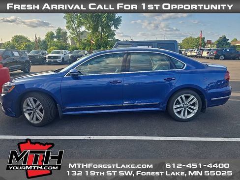 Used 2017 Volkswagen Passat 1.8T SEL Premium FWD image 2