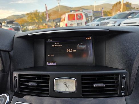 Used 2011 INFINITI M37 w/ Premium Pkg image 18