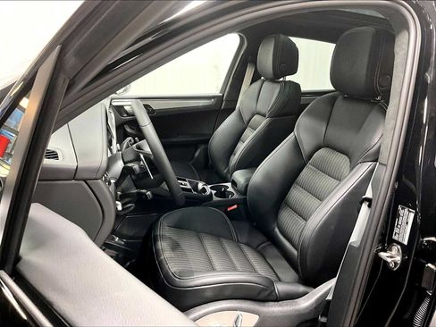 Used 2026 Porsche Macan Turbo AWD/4WD image 7