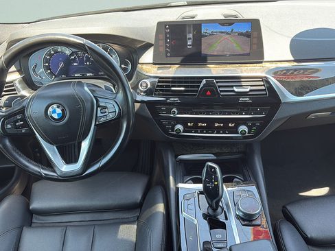 Used 2018 BMW 530i xDrive AWD/4WD image 11