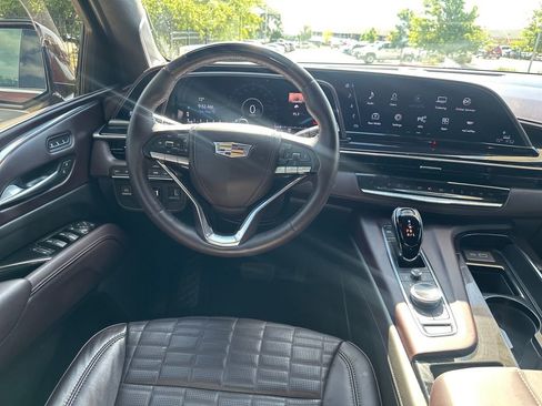 Certified 2023 Cadillac Escalade ESV Premium Luxury Platinum w/ Heavy-Duty Trailer Package AWD/4WD image 30