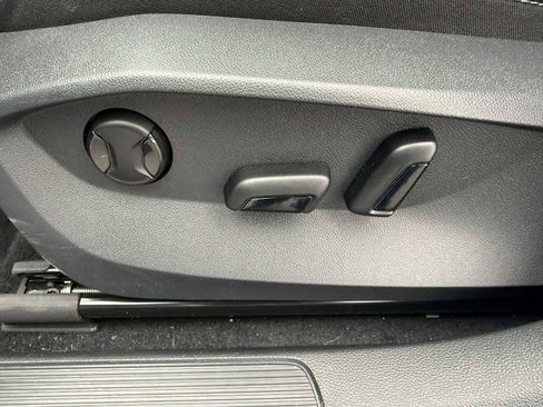 New 2026 Volkswagen Taos SE AWD/4WD image 10