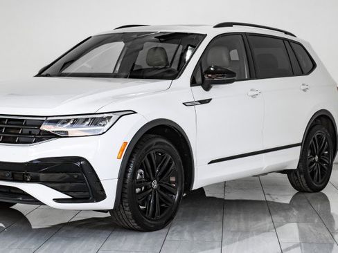 Used 2022 Volkswagen Tiguan SE R-Line image 57
