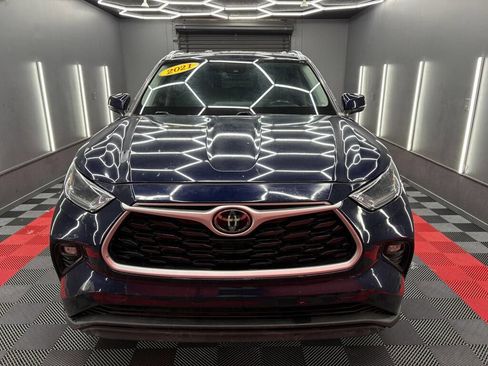 Used 2021 Toyota Highlander XLE image 2