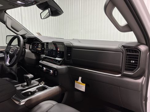 New 2026 GMC Sierra 1500 SLT image 28