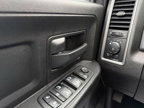 Used 2019 RAM 1500 Express AWD/4WD image 19