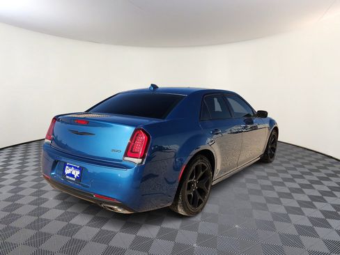 Used 2022 Chrysler 300 Touring L w/ Comfort Group image 4