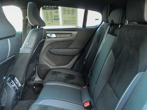 Used 2023 Volvo C40 P8 Recharge Plus w/ Protection Package Premier AWD/4WD image 19