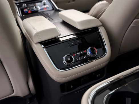 Used 2019 Lincoln Navigator L Reserve image 21