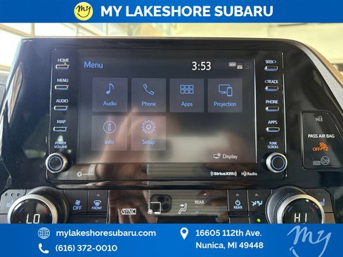 Used 2020 Toyota Highlander XLE AWD/4WD image 20