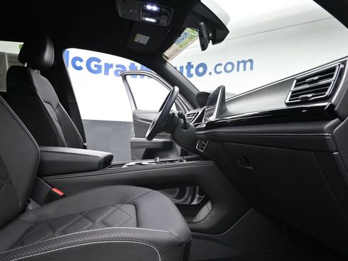 Used 2024 Volkswagen Atlas Cross Sport SE image 7