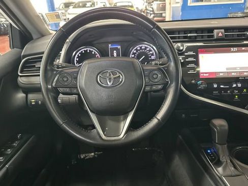 Used 2019 Toyota Camry SE w/ Audio Package FWD image 17