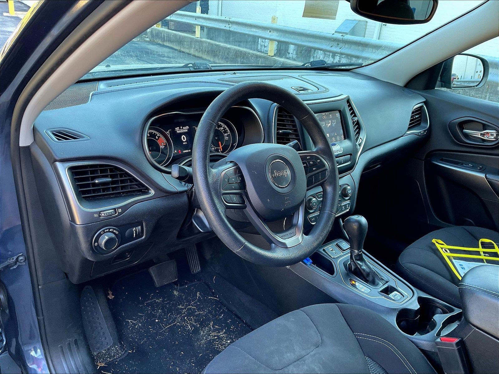 Used 2021 Jeep Cherokee Latitude FWD image 4