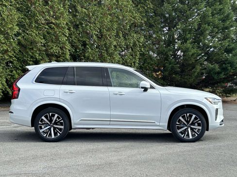 New 2026 Volvo XC90 B5 Core image 2