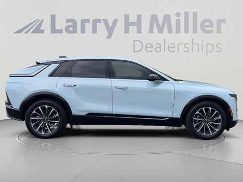 Used 2025 Cadillac Lyriq Sport AWD/4WD image 6