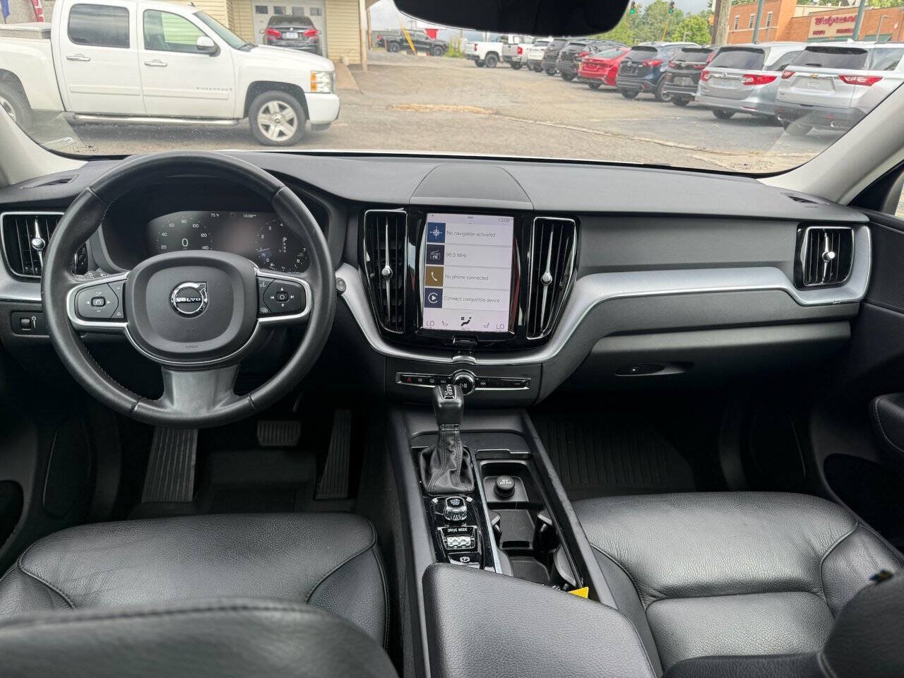 Used 2020 Volvo XC60 T5 Momentum w/ Protection Package Premier AWD/4WD image 11