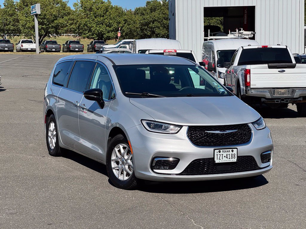 Used 2024 Chrysler Pacifica Touring-L FWD image 1