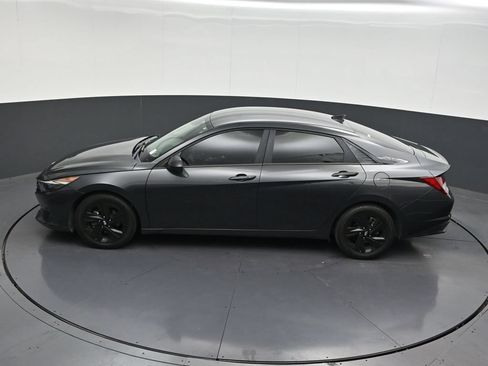 Used 2021 Hyundai Elantra SEL w/ Preferred Accessory Package FWD image 16