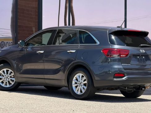 Used 2019 Kia Sorento FWD V6 image 9