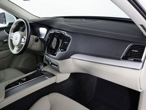 Used 2021 Volvo XC90 T5 Momentum image 9