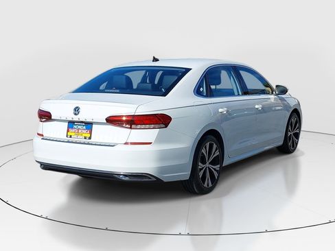 Used 2022 Volkswagen Passat 2.0T SE image 5