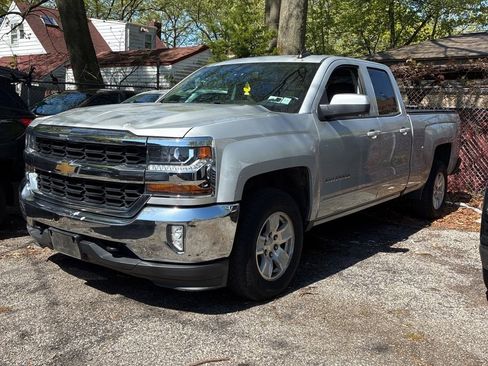 Used 2018 Chevrolet Silverado 1500 LT w/ All Star Edition AWD/4WD image 3