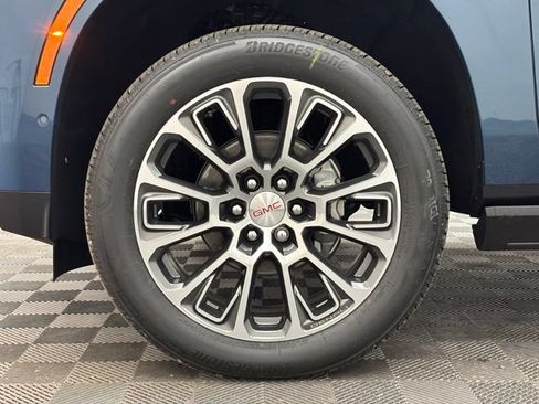 New 2026 GMC Yukon Denali w/ Denali Reserve Package AWD/4WD image 19