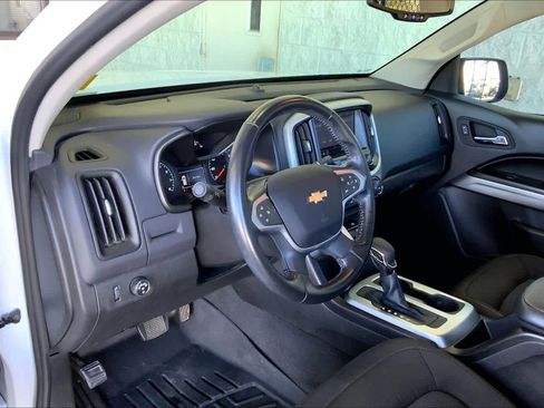 Used 2022 Chevrolet Colorado LT w/ Chrome Appearance Package image 16