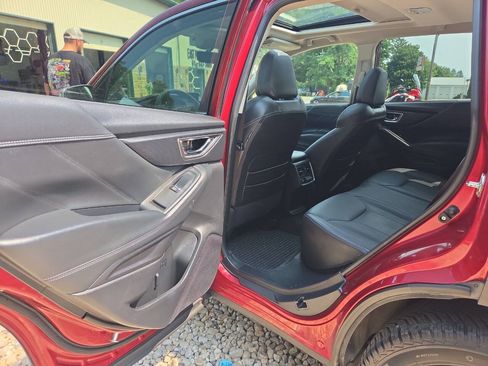 Used 2019 Subaru Forester Touring AWD/4WD image 18