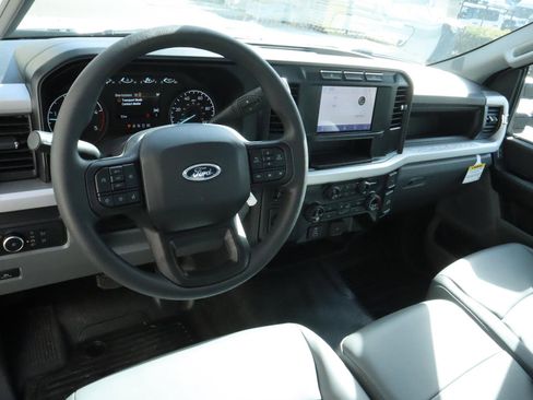 Used 2024 Ford F450 XL w/ XL Chrome Package image 6