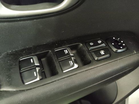 Used 2018 Kia Soul + FWD image 27
